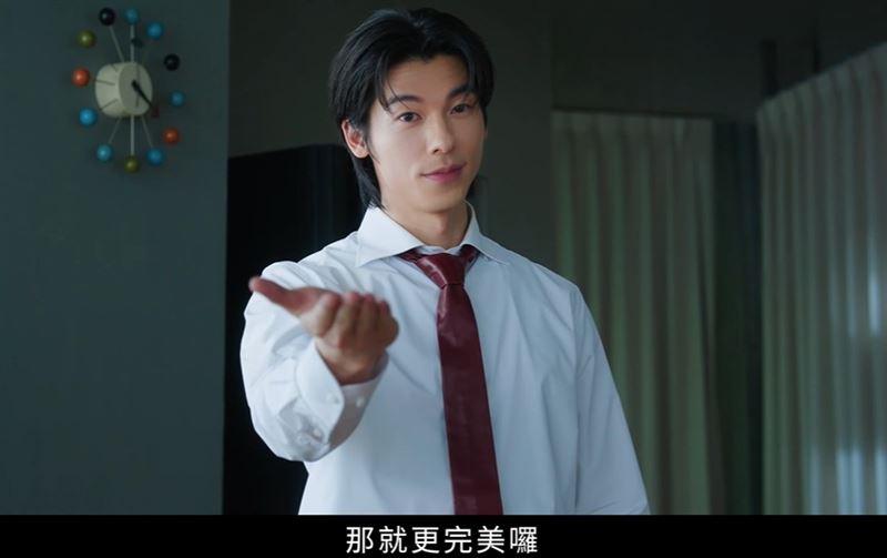 進門捲入夫妻衣物大戰！許光漢接招雨天濕衣、皮衣包款換季難題。（圖／翻攝自YouTube-LG Taiwan頻道）