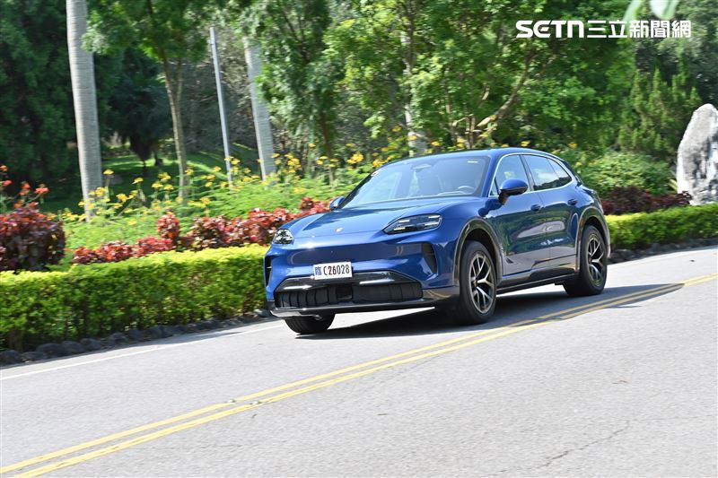 選配後軸轉向系統,車輛操控更靈活。(圖/記者鍾釗榛攝影)
