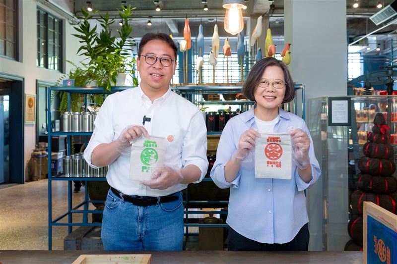 黃世杰拚扳倒張善政,蔡英文、賴清德接連站台。(圖/黃世杰辦公室提供)