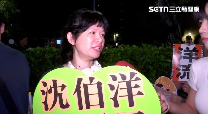 民眾受訪大讚沈伯洋「從頭到尾都很實在」,更表示一定要繼續幫忙催票。(圖/翻攝畫面)