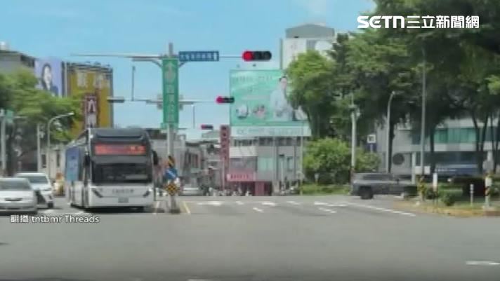 台南有紅綠燈等超過8分鐘。（圖／翻攝自Threads @tntbmr）