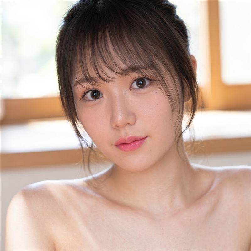 渡部穗乃選擇加入成人影業一度讓家人暴怒,但如今父母已轉為包容支持,甚至暖心表態「若遇到困難會買光作品」。(圖/翻攝自渡部穗乃X)