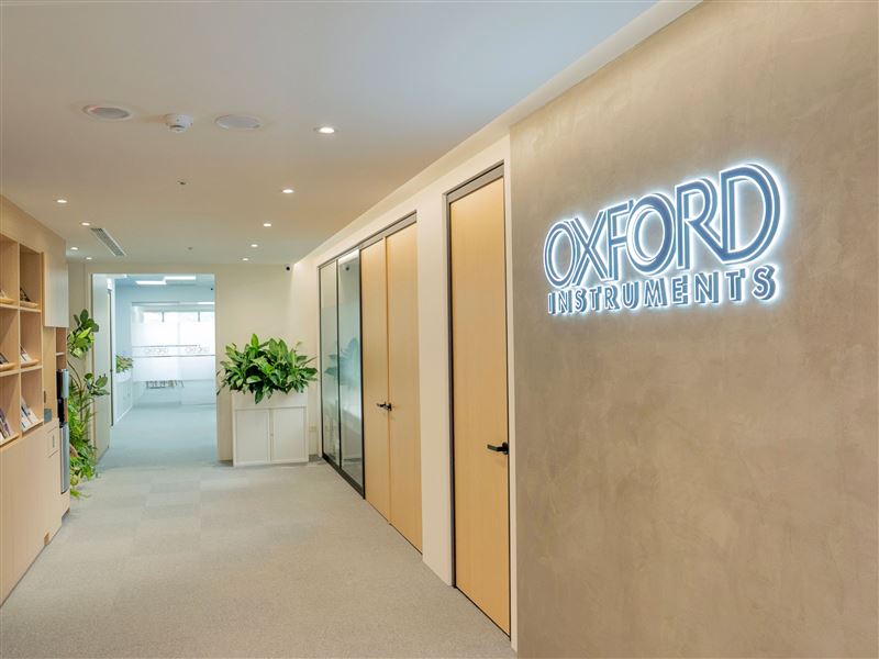英商牛津儀器深耕台灣26年，今於新竹啟用首座獨立辦公室與先進分析實驗室。本土法人看好其鎖定半導體先進製程與材料分析，就近提供一站式技術支援，將大啖台廠化合物半導體供應鏈商機，進一步鞏固亞太市場護城河。（圖／牛津儀器提供）