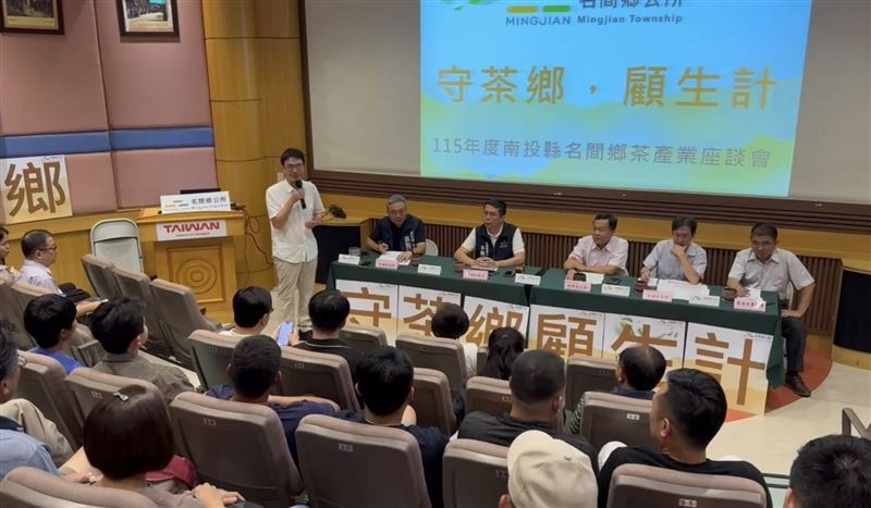 温世政在座談會中為茶農請命，懇請中央體恤茶農面臨的困境，提高茶菁收購補助。（圖／温世政辦公室提供）