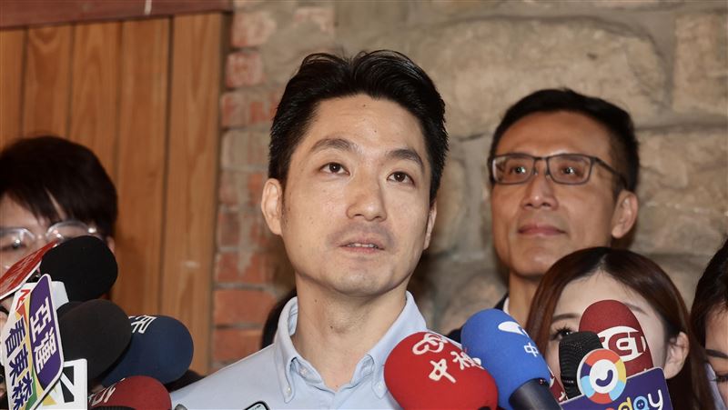 藍不看戴立安民調 她諷:這樣燒也不會退