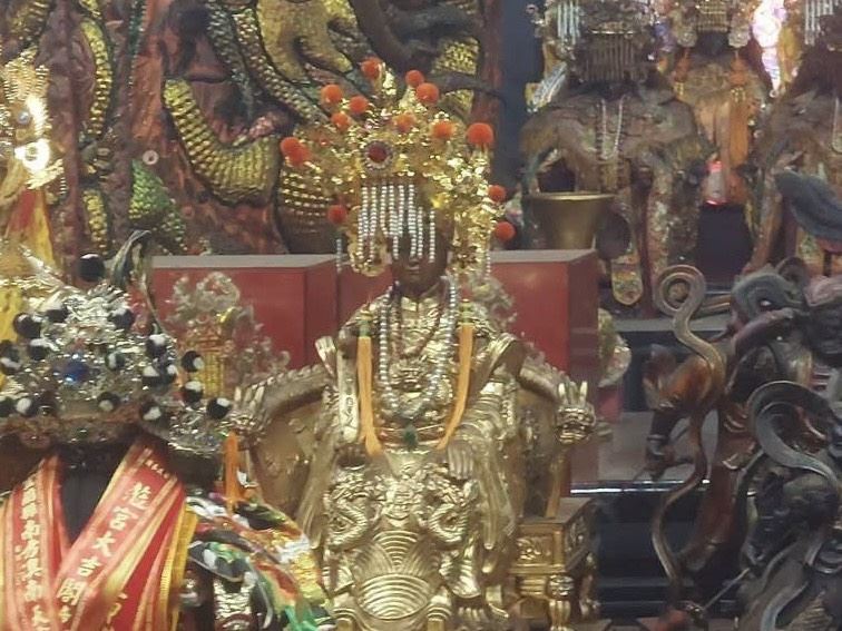 南方澳南天宮價值30萬的金媽祖傳出流浪到花蓮一間私人宮廟。(圖/翻攝畫面)