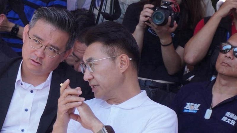 國民黨立委黃健豪開嗆戴立安,11月28號那天就知道,誰真的不學無術。(圖/翻攝自黃健豪臉書)