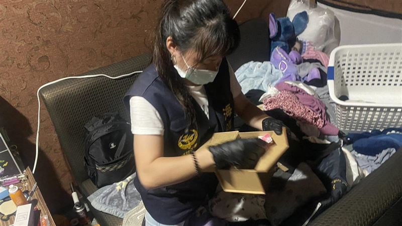 黃女利用小吃部掩護,透過LINE、IG、FB聯繫交易、長期販售毒品,遭檢警搜索查扣,檢方依法提起公訴。(圖/翻攝畫面)