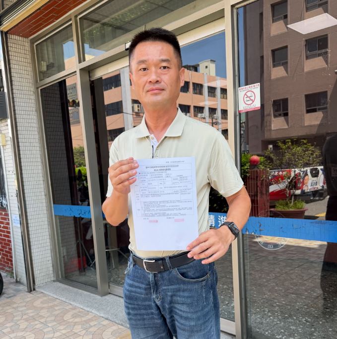 鄭伯其退出國民黨,以無黨籍參選市議員,因涉賄選遭台中地檢署拘提訊問,楊姓樁腳羈押禁見,鄭伯其則以10萬元交保。(圖/翻攝畫面)