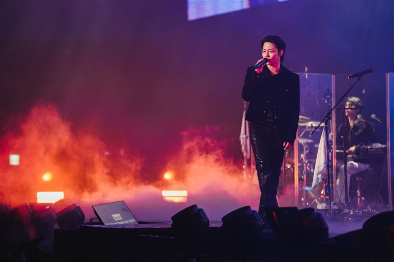 韓國樂團The Rose四位成員來到高雄開唱。(圖/華貴娛樂提供)