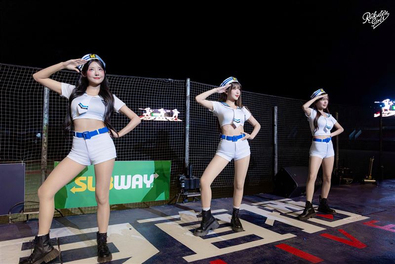 樂天桃猿「辣酷甜趴」樂天女孩韓援女神高佳彬 甜美性感水手風大跳少女時代舞曲（圖／樂天桃猿提供）