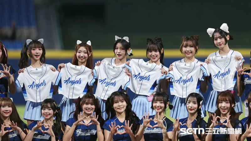 6位Fubon Angels mini培訓學員彤玥（左起）、Daisy、芋妮、珍妮佛、嘉盈、十一全數留用。（圖／記者劉彥池攝影）