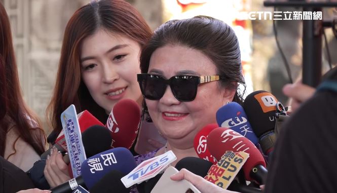 阿嬤現身了！親讚沈伯洋：從小就很孝順