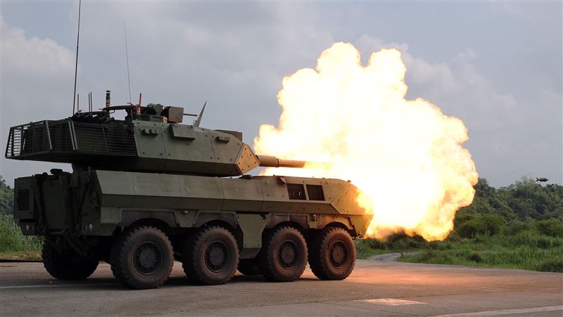 國造105公厘輪型戰車實彈射擊　命中靶心