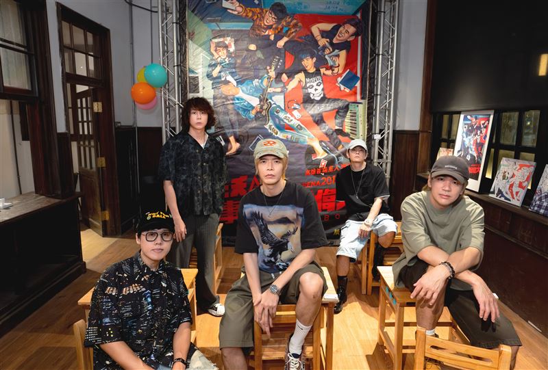 八三夭舉辦「那個老地方」義賣複合展覽,收入全捐浪貓。(圖/不搖就滾提供)