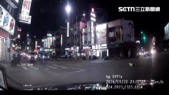 女闖越路口遭撞上車頂 熱心駕駛以車護人