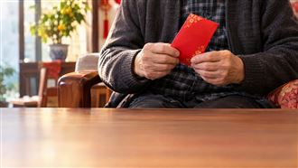 阿公包20萬給孫！偷聽媳1句話心寒斷關係