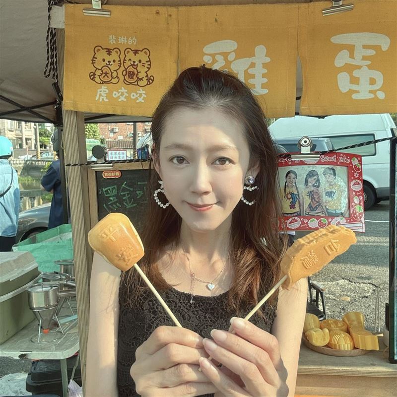 裴琳(本名蔡裴琳)近來跨足副業,推出雞蛋糕品牌。(圖/翻攝自臉書)