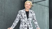 獨／娶嫩妻55歲當爸　九孔日吞2顆藥續命