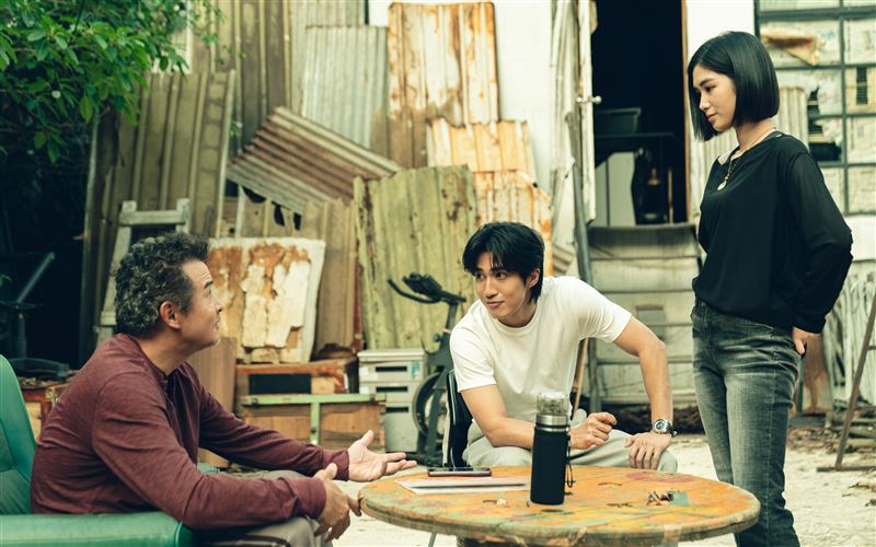 Netflix影集《黑白清道夫》上線之後好評如潮。(圖/Netflix提供)
