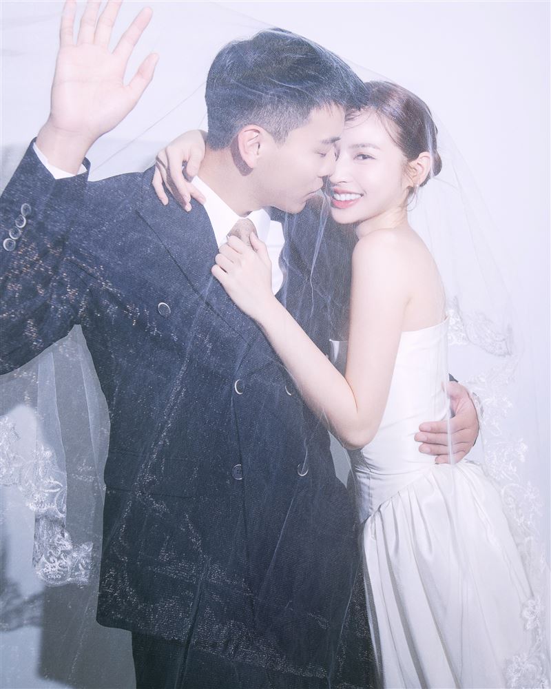 王加瑄7月底分享一系列絕美婚紗照。（圖／翻攝自王加瑄IG）
