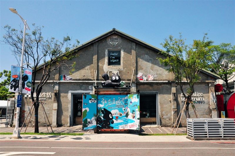 誠品生活攜手韓國超人氣貓咪「ingki英吉」，9/24起於高屏各店週年慶陸續亮相！首站由可愛「ingki英吉」躍上誠品生活駁二萌趣迎賓。（圖／品牌業者提供）