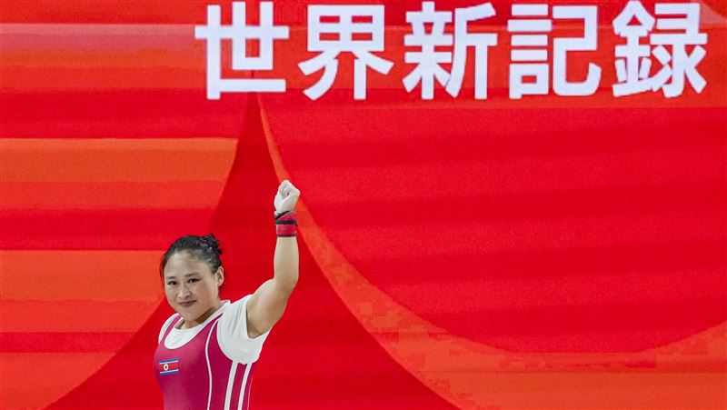 李聖琴3破世界紀錄3連霸　摘北韓亞運首金