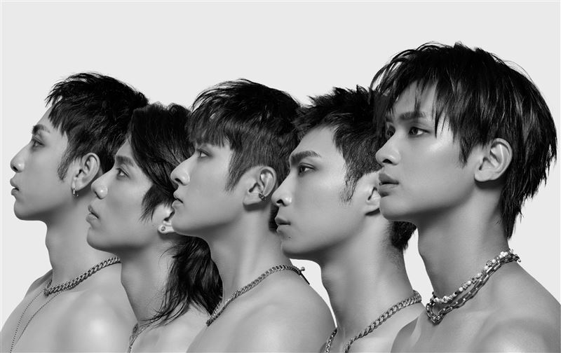 FEniX預告FAN CONCERT將「封肉」。(圖/華納音樂提供)