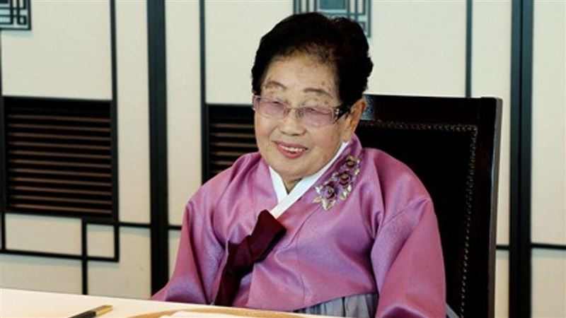百歲還打卡上班！最狂業務阿嬤天天簽新單