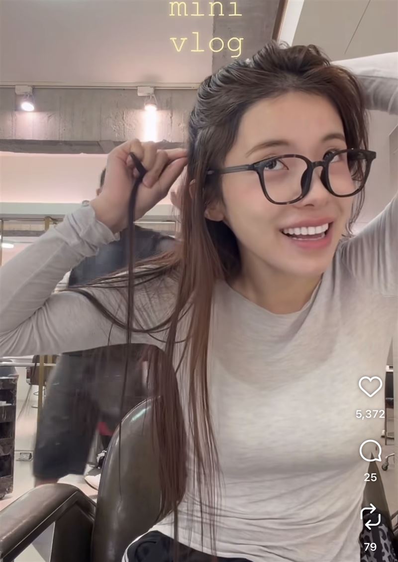 李多慧每兩個月就要換一次接髮。(圖/翻攝自IG)