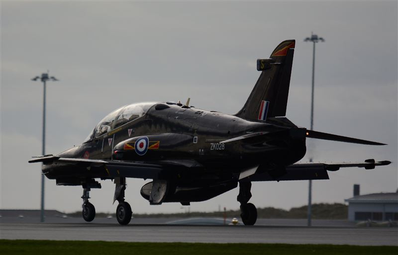 英國皇家空軍(RAF)日前一架「貝宜系統」(BAE Systems)Hawk T2高級噴射訓練機,於威爾斯安格爾西島RAF Valley基地起飛後,不明原因墜毀。(示意圖/PIXABAY)