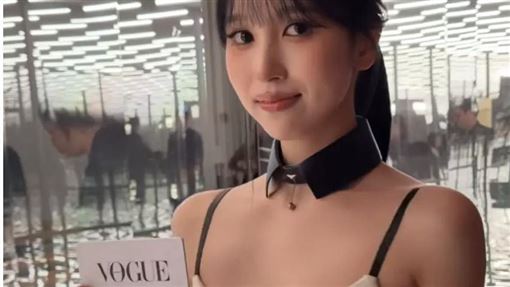 胸前只剩兩塊布　大咖女團成員罕火辣現身