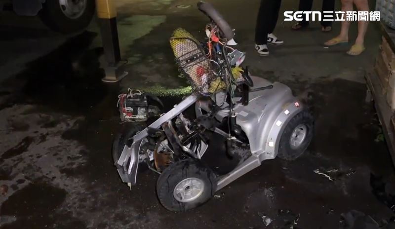 張翁騎乘電動輔助車外出,疑沿著車道逆向,遭酒駕的蕭男撞擊身亡。(圖/翻攝畫面)