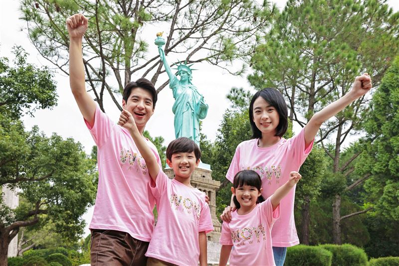 迎接中秋連假和教師節,各家遊樂園優惠總整理。(圖/小人國提供)