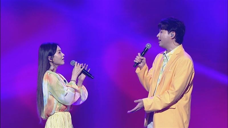 杜忻恬(左)、李子森深情對唱。(圖/中視提供)
