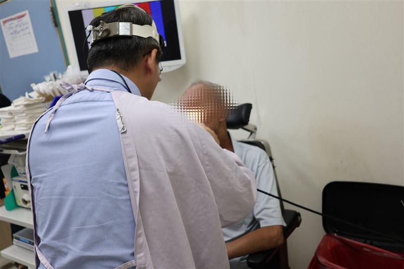 80歲阿公脖子腫瘤越長越多,竟是第4期鼻咽癌。經檢查發現,鼻咽已無癌細胞,但癌細胞轉移至淋巴結。(圖/衛福部彰化醫院提供)