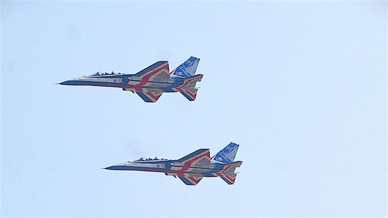 漢翔今完成66架勇鷹高教機全數交機,董事長曹進平領軍飛交,正式交棒全壽期後勤;總經理莊秀美則看好後續逾300億元維修大餅,並同步搶攻無人機與民航機全球產能缺口商機。(圖/記者師瑞德攝影)