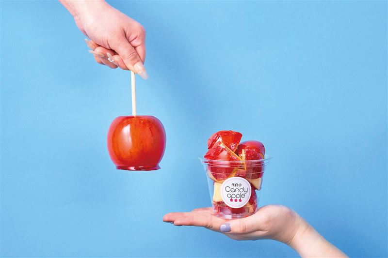 日本東京超人氣正宗蘋果糖專賣店「代官山Candy Apple」首次參加遠東SOGO日本展。(圖/遠東SOGO提供)