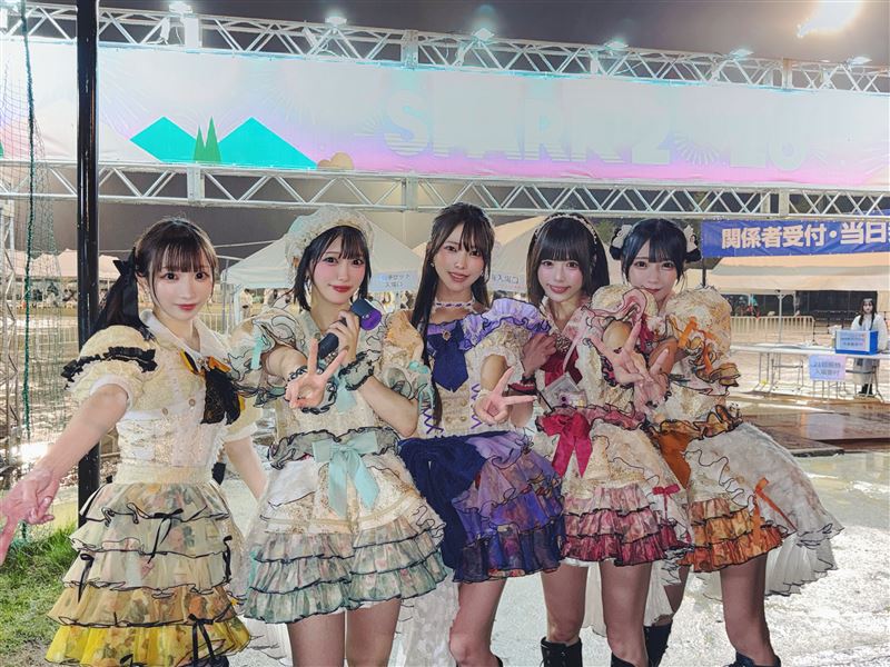 女團RiNCENT#演出結束後全體受困機場。(圖/翻攝自X@雪乃椛鈴)