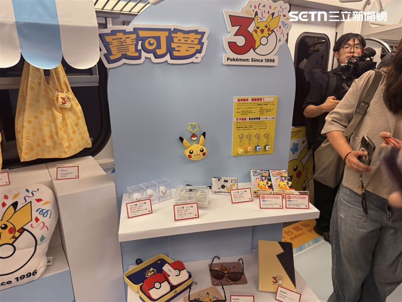 專列快閃店商品。(圖/記者李育道攝影)