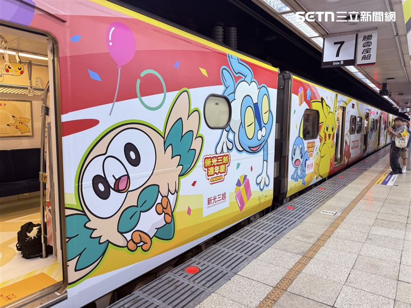 列車車身也有不同隻寶可夢。(圖/記者李育道攝影)