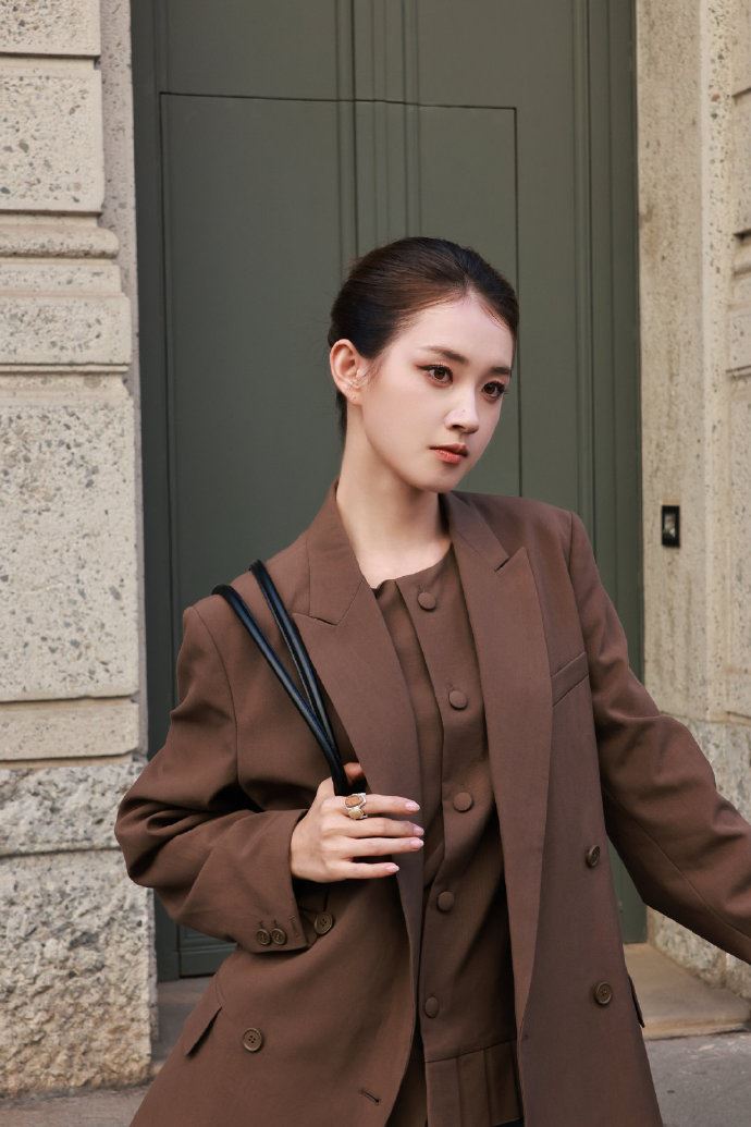 郭宇欣現身米蘭時裝周。（圖／翻攝自微博）