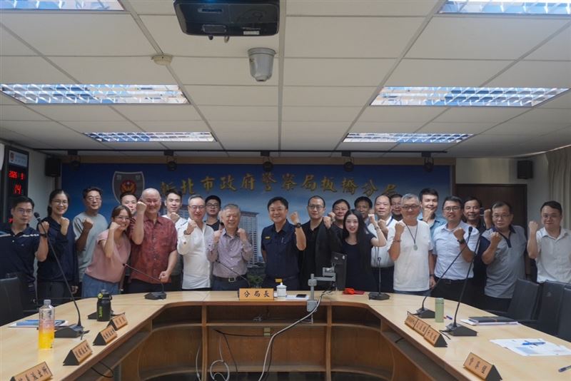 愛妮雅集團10年前就曾捐贈板橋分局40萬元撫慰金。（圖／品牌提供）