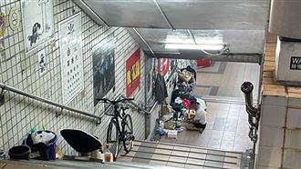 超狂街友佔用地下道烤雞　台中有房卻不住