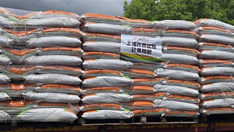 馬太鞍洪災一週年　台肥當農友的肥料超人