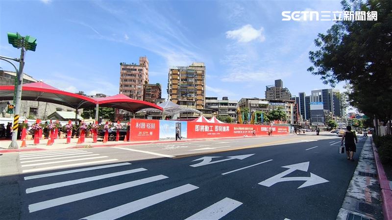 台北市饒河街夜市前都更案「利晉崧喆」卡關20多年,利晉接手後歷經8年終於整合成功512坪土地,今(24)日舉辦動土典禮。(圖/記者陳韋帆攝影)