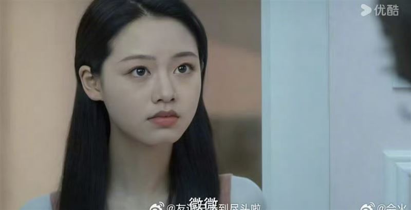 《微微一笑很傾城》鄭爽被AI換臉,變成新人演員王朱悅。(圖/翻攝自微博)