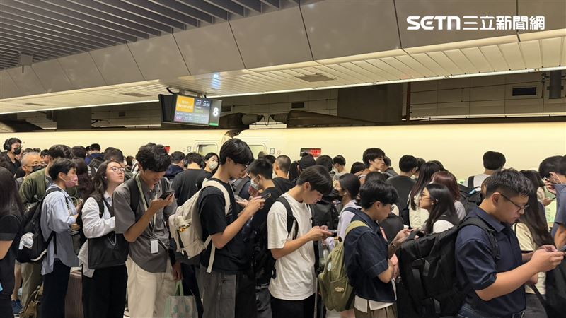 中秋、教師節4天連假明(25)日起登場,返鄉人潮提前湧現(圖/記者賴俊佑攝影)