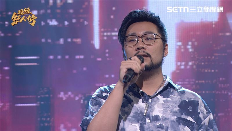 陳永謙選唱《伊的身邊已經有別人》拼搏平手戰。(圖/超級紅人榜提供)