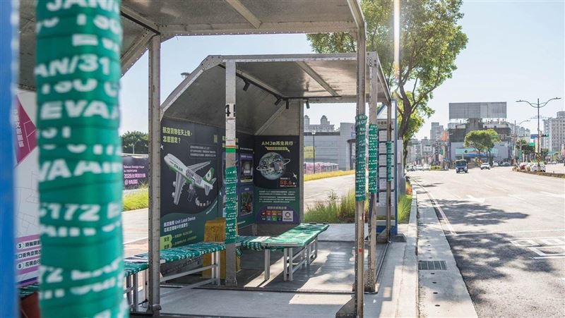 服役15年航空貨櫃變身公車亭 落腳這區